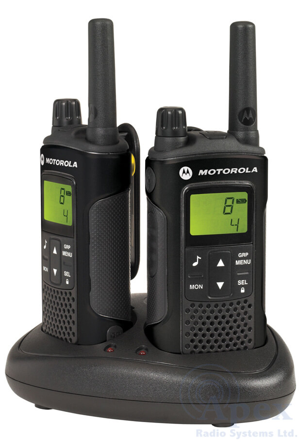 Ensemble Motorola XT180 robuste et étanche aux éclaboussures avec chargeur.